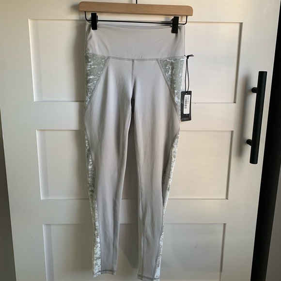 BLSPORTSWEAR | NWT Gray & Silver Yoga Pants Sm - Picture 1 of 11